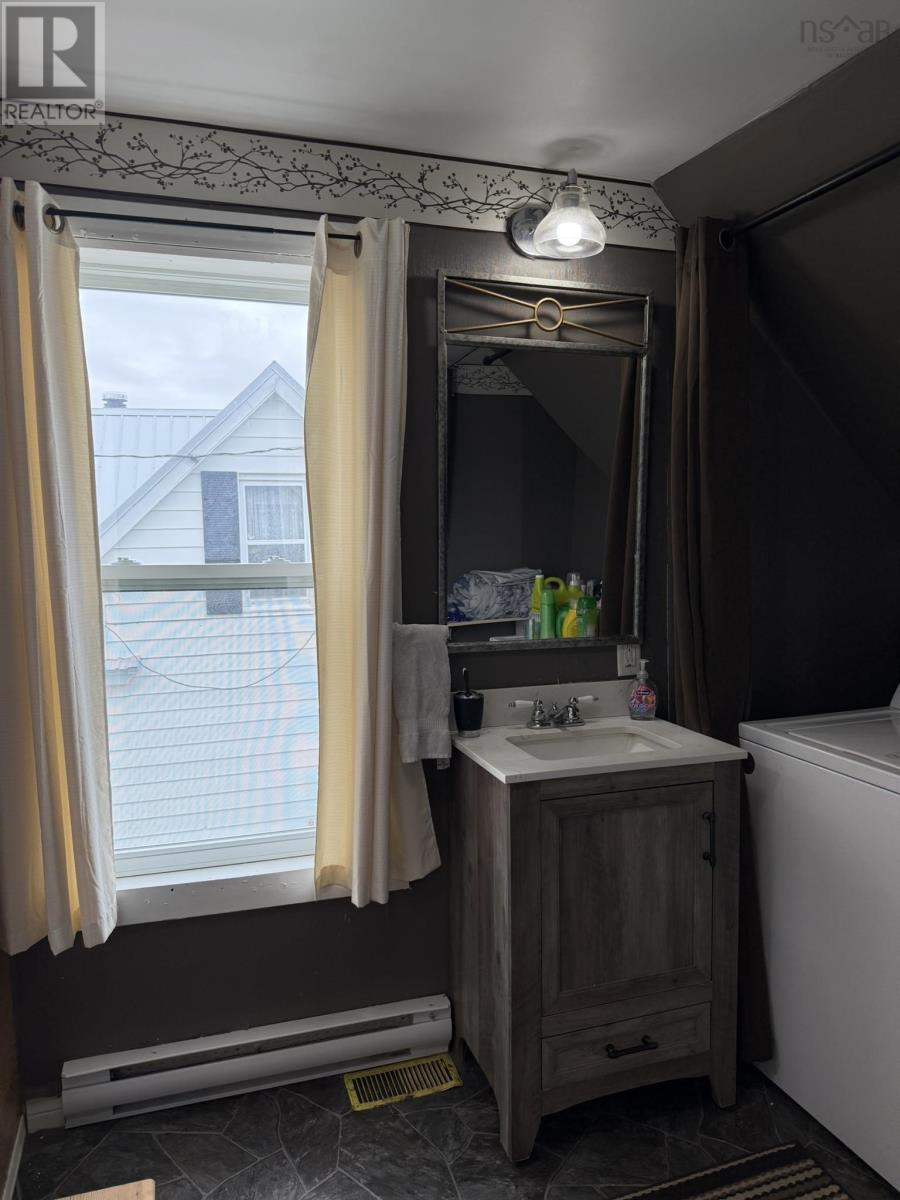 5 Cornwall Street, Amherst, Nova Scotia  B4H 1H3 - Photo 48 - 202514016