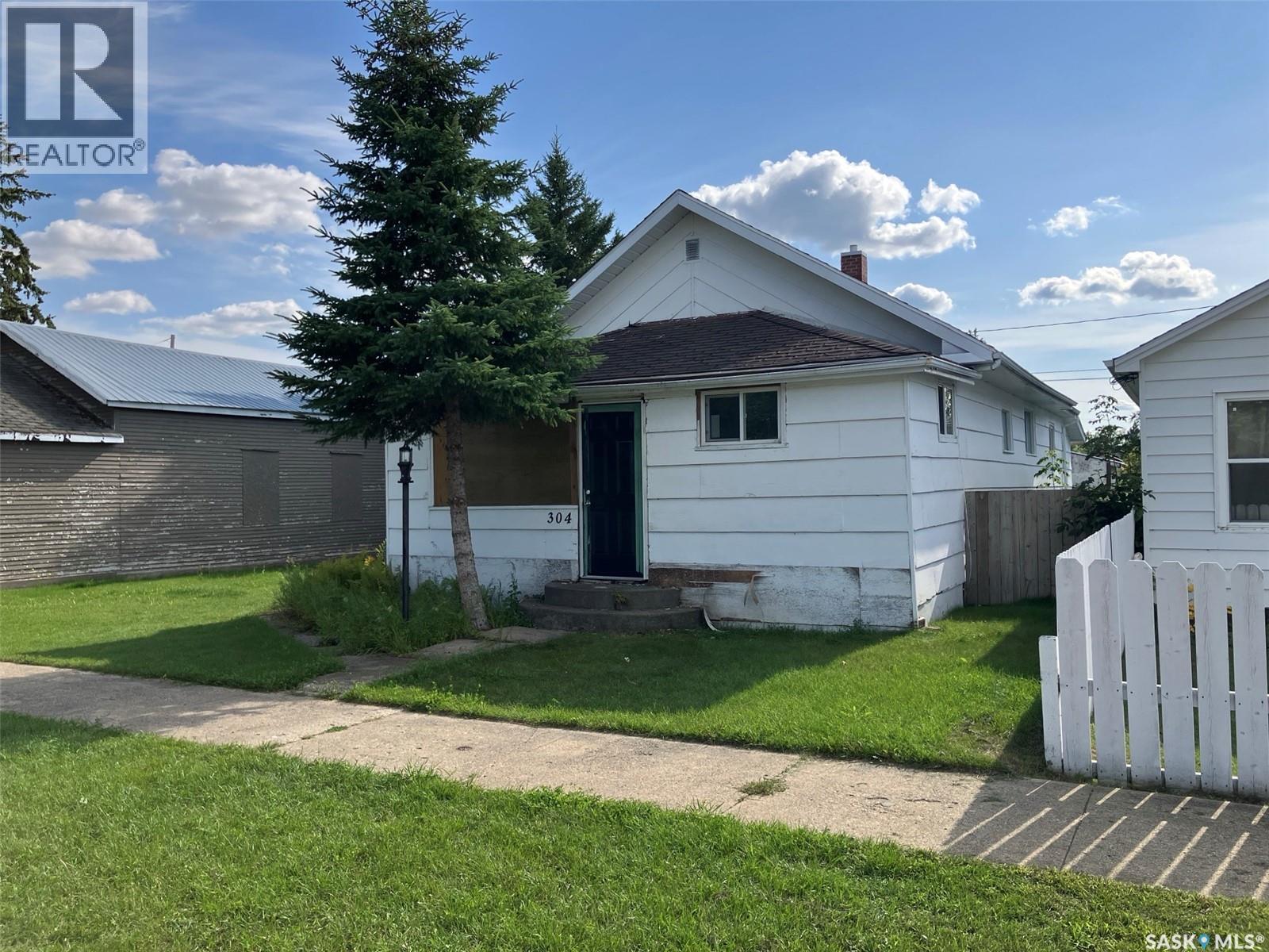 304 1st Street W, Nipawin, Saskatchewan  S0E 1E0 - Photo 2 - SK013763