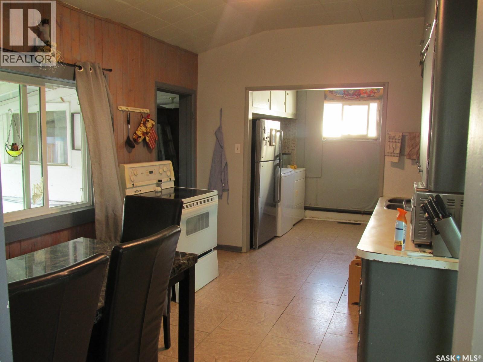 304 1st Street W, Nipawin, Saskatchewan  S0E 1E0 - Photo 6 - SK013763