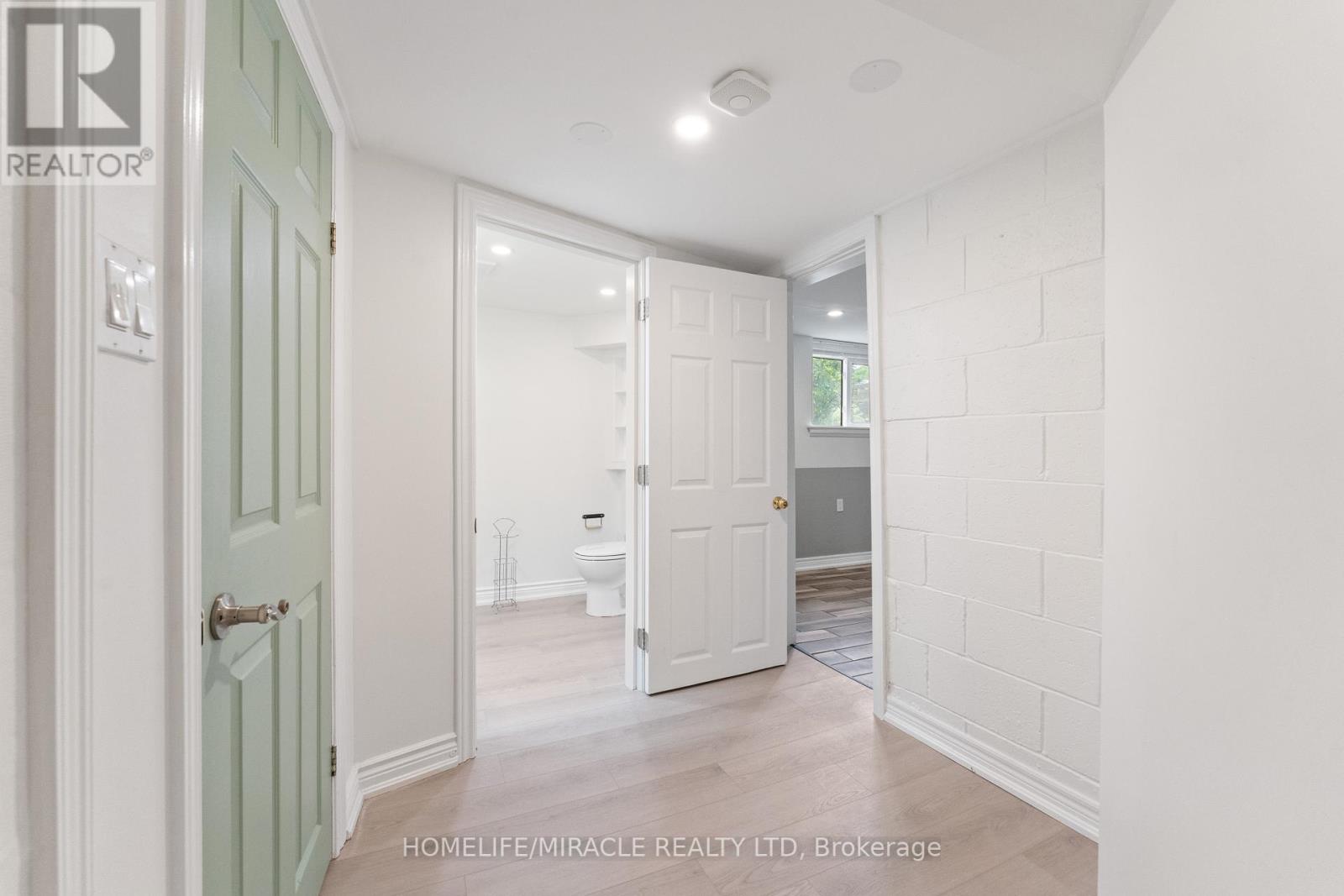 136 Mohawk Road, Hamilton, Ontario  L9G 2W9 - Photo 27 - X12260295