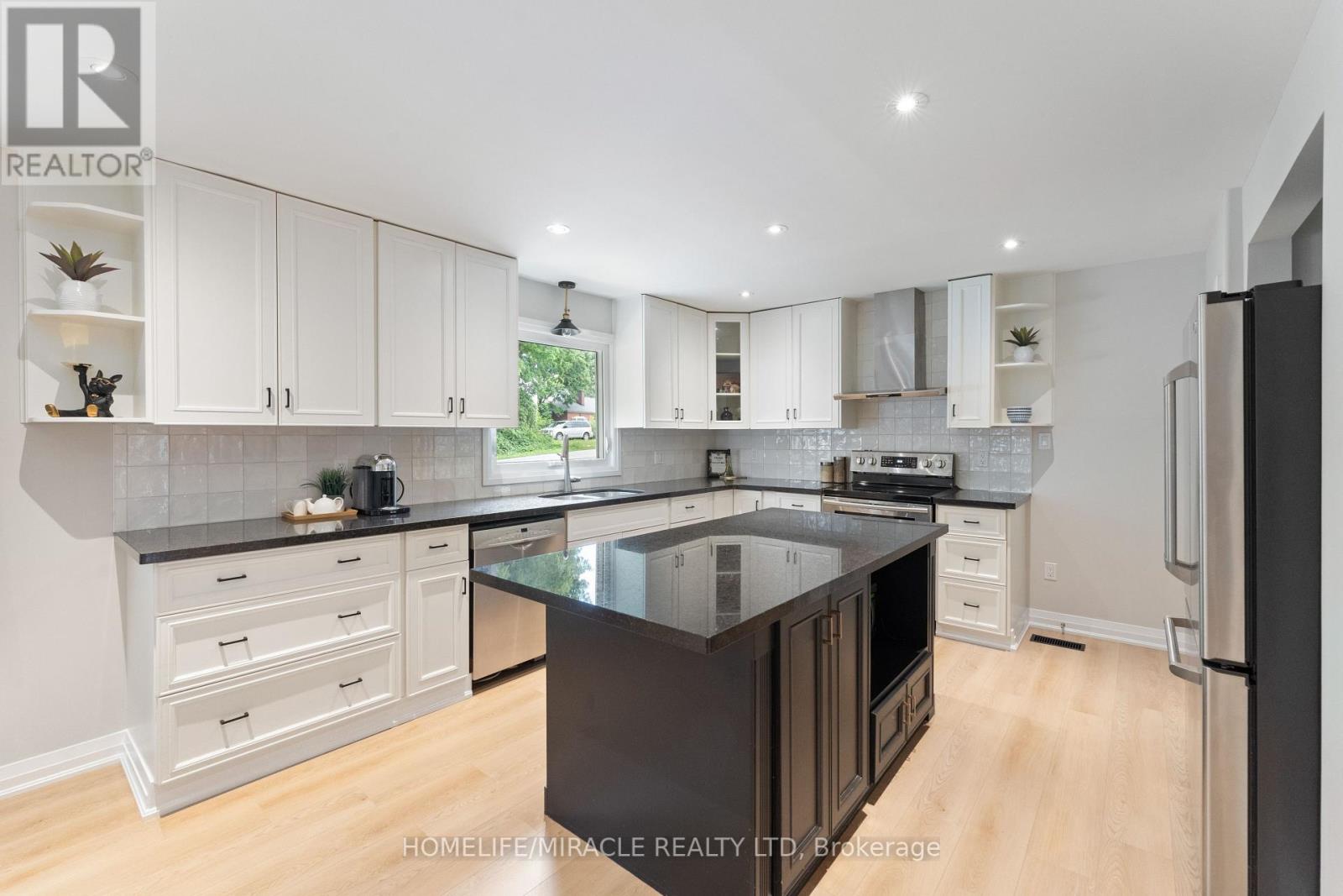136 Mohawk Road, Hamilton, Ontario  L9G 2W9 - Photo 7 - X12260295