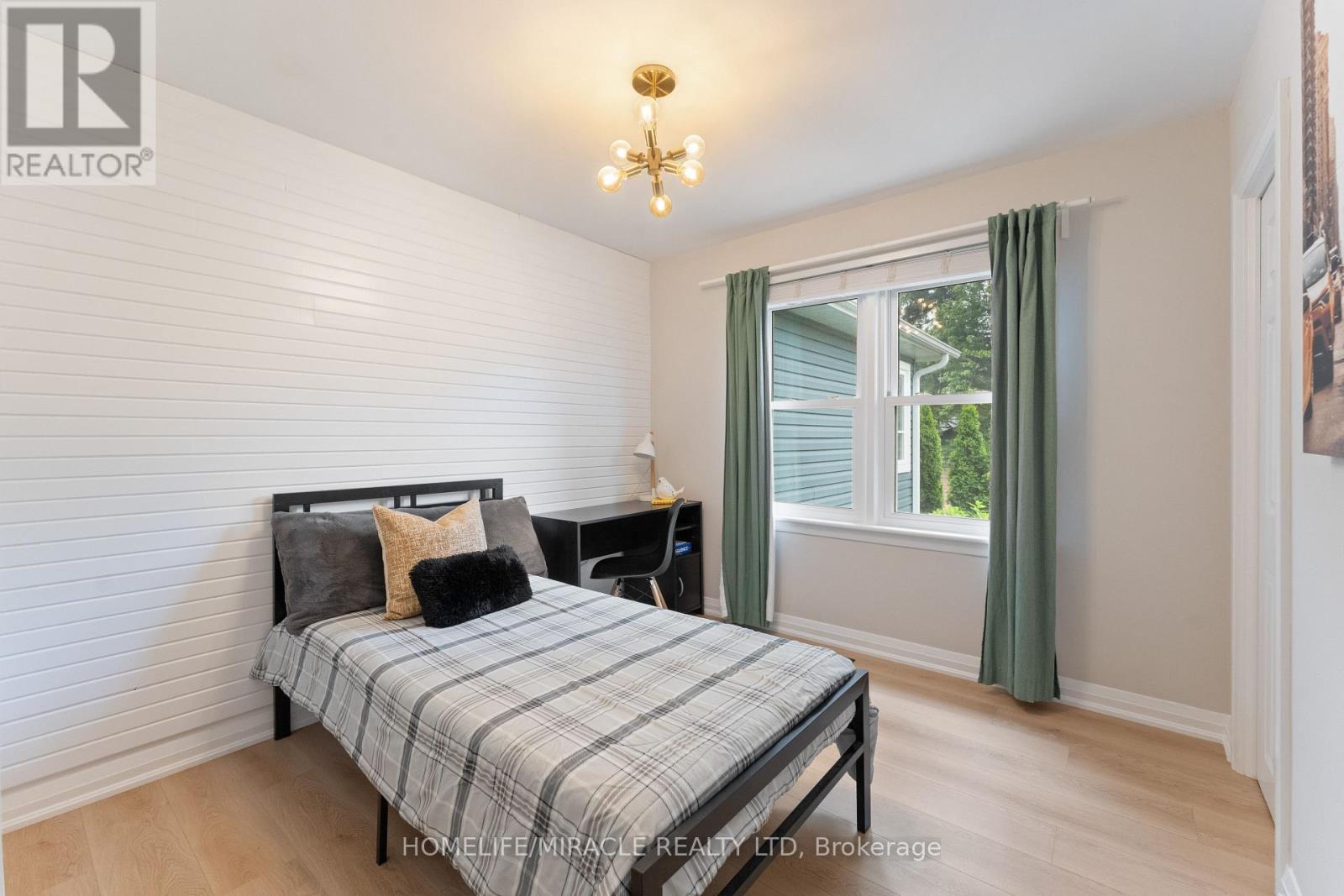 136 Mohawk Road, Hamilton, Ontario  L9G 2W9 - Photo 15 - X12260295