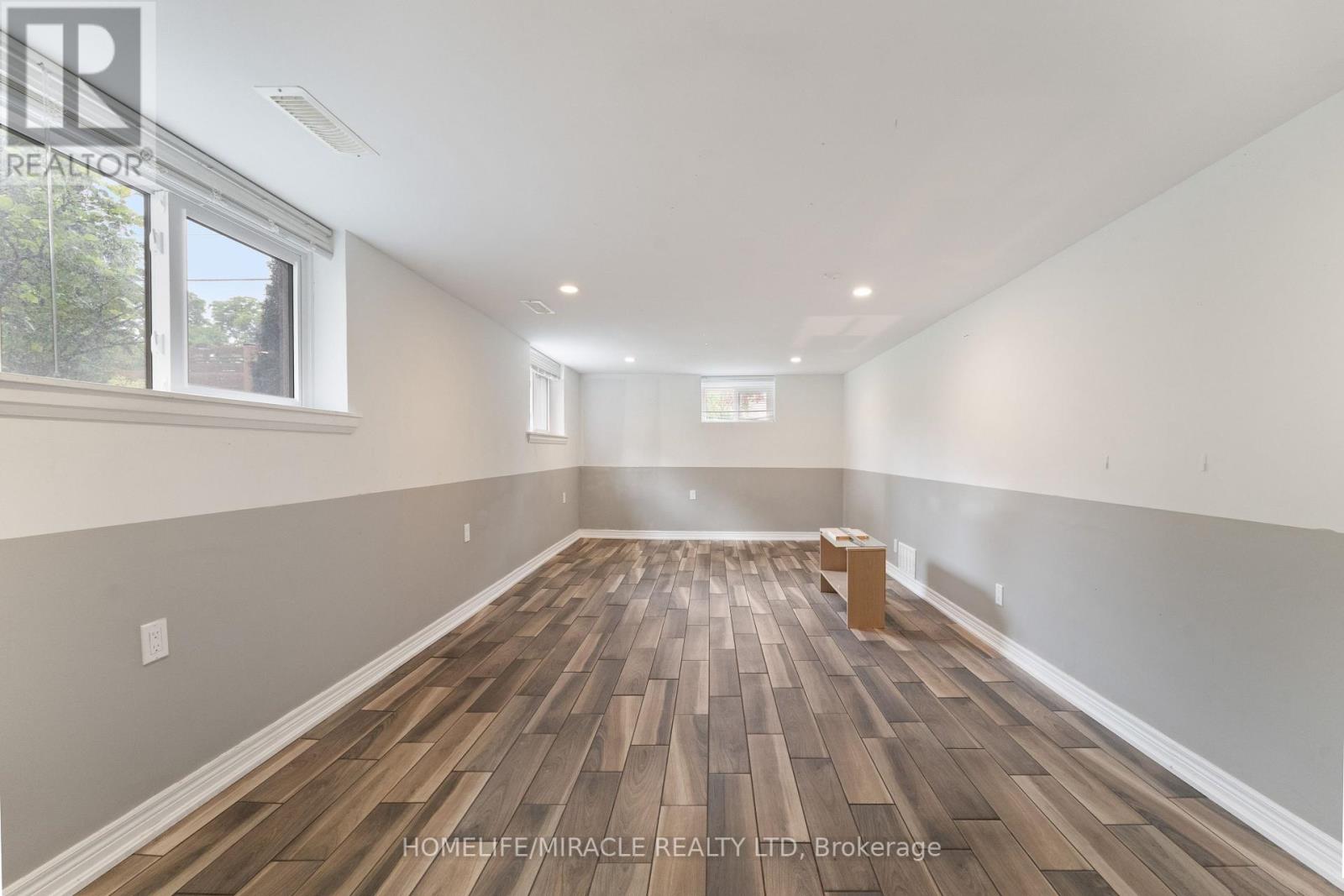 136 Mohawk Road, Hamilton, Ontario  L9G 2W9 - Photo 28 - X12260295