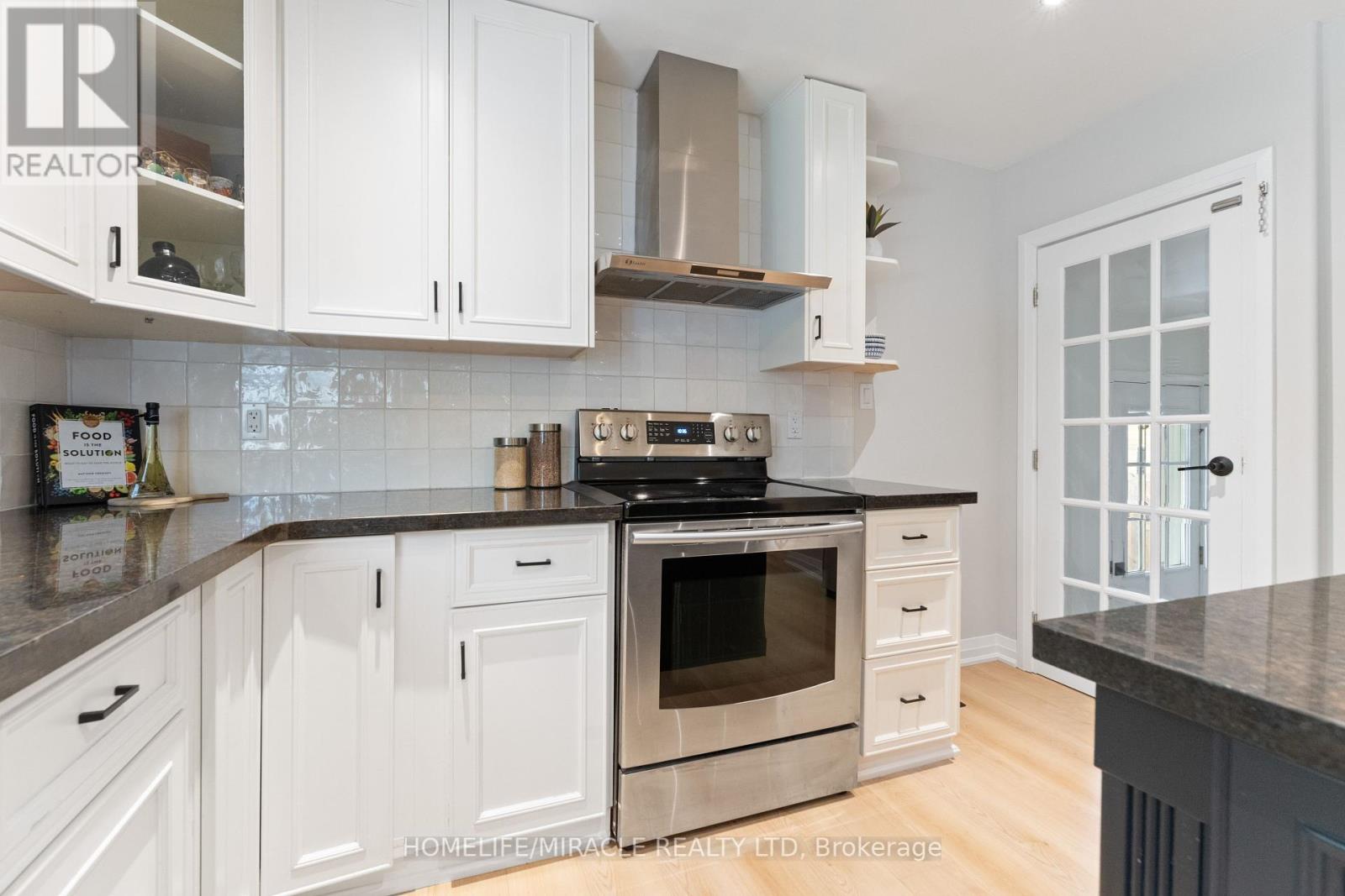 136 Mohawk Road, Hamilton, Ontario  L9G 2W9 - Photo 8 - X12260295