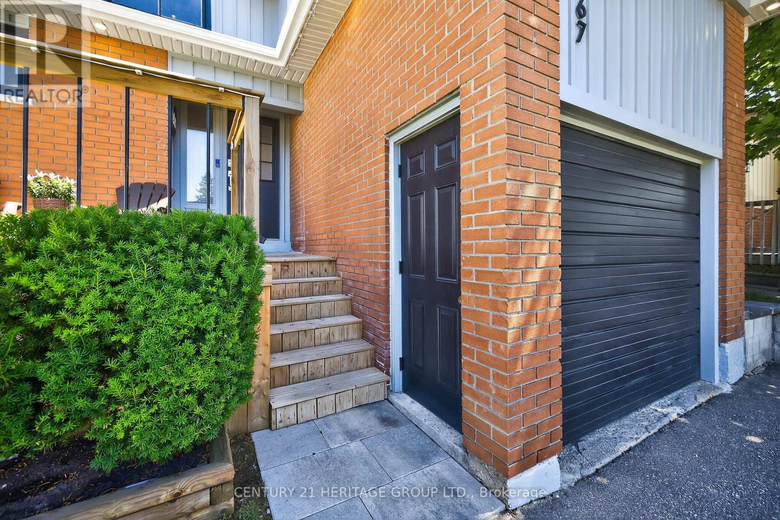 Property at 367 MAPLEGROVE AVENUE image 2