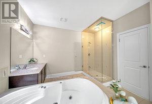 19 Madoc Place, Vaughan, Ontario  L4L 1A6 - Photo 39 - N12306967