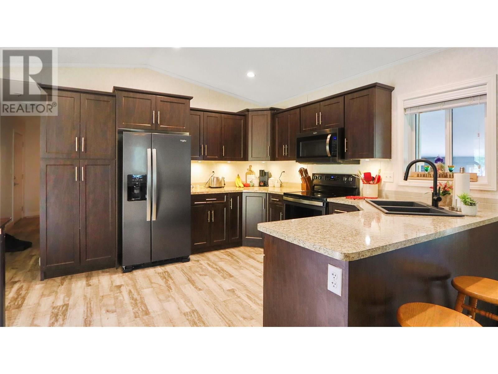 5630 Burton Road, Bridesville, British Columbia  V0H 1Y0 - Photo 15 - 10332873