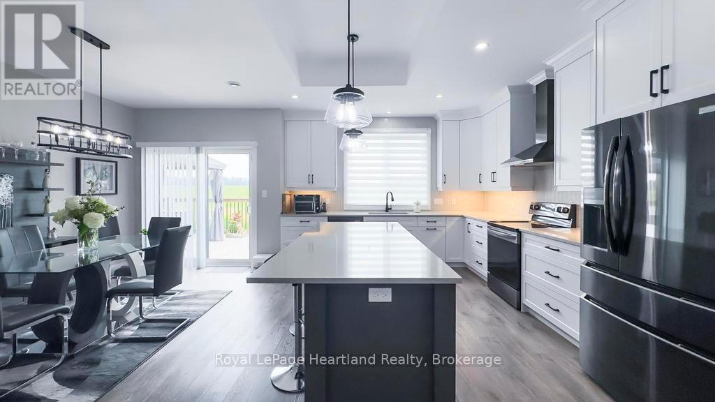 648 Gloria Street, North Huron, Ontario  N0M 1H0 - Photo 11 - X12307021