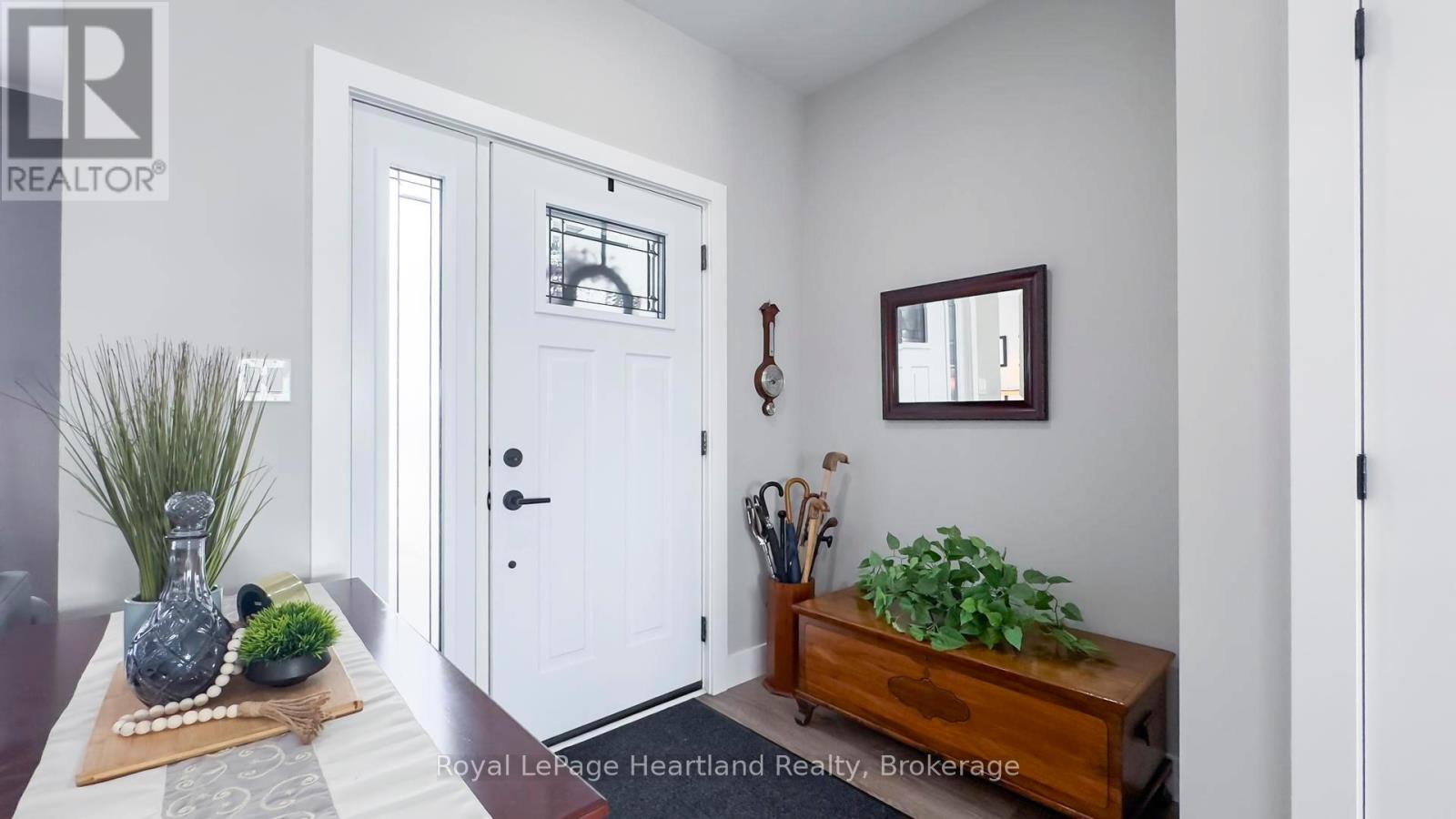 648 Gloria Street, North Huron, Ontario  N0M 1H0 - Photo 2 - X12307021