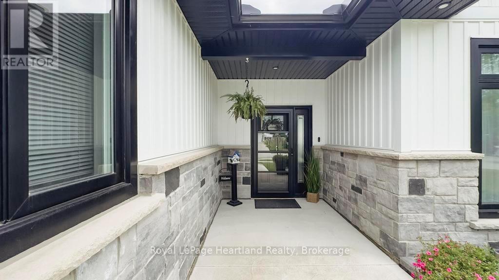 648 Gloria Street, North Huron, Ontario  N0M 1H0 - Photo 37 - X12307021