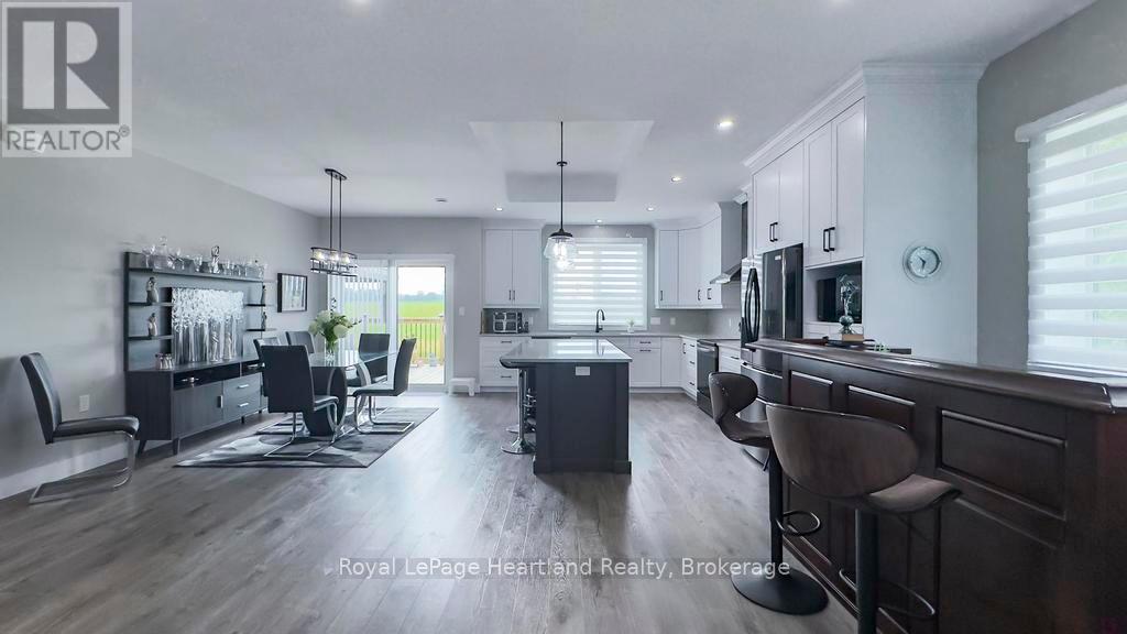 648 Gloria Street, North Huron, Ontario  N0M 1H0 - Photo 8 - X12307021