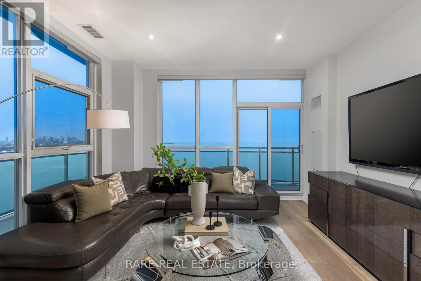 Uph4103 - 33 Shore Breeze Drive, Toronto, Ontario  M8V 0G1 - Photo 13 - W12306965