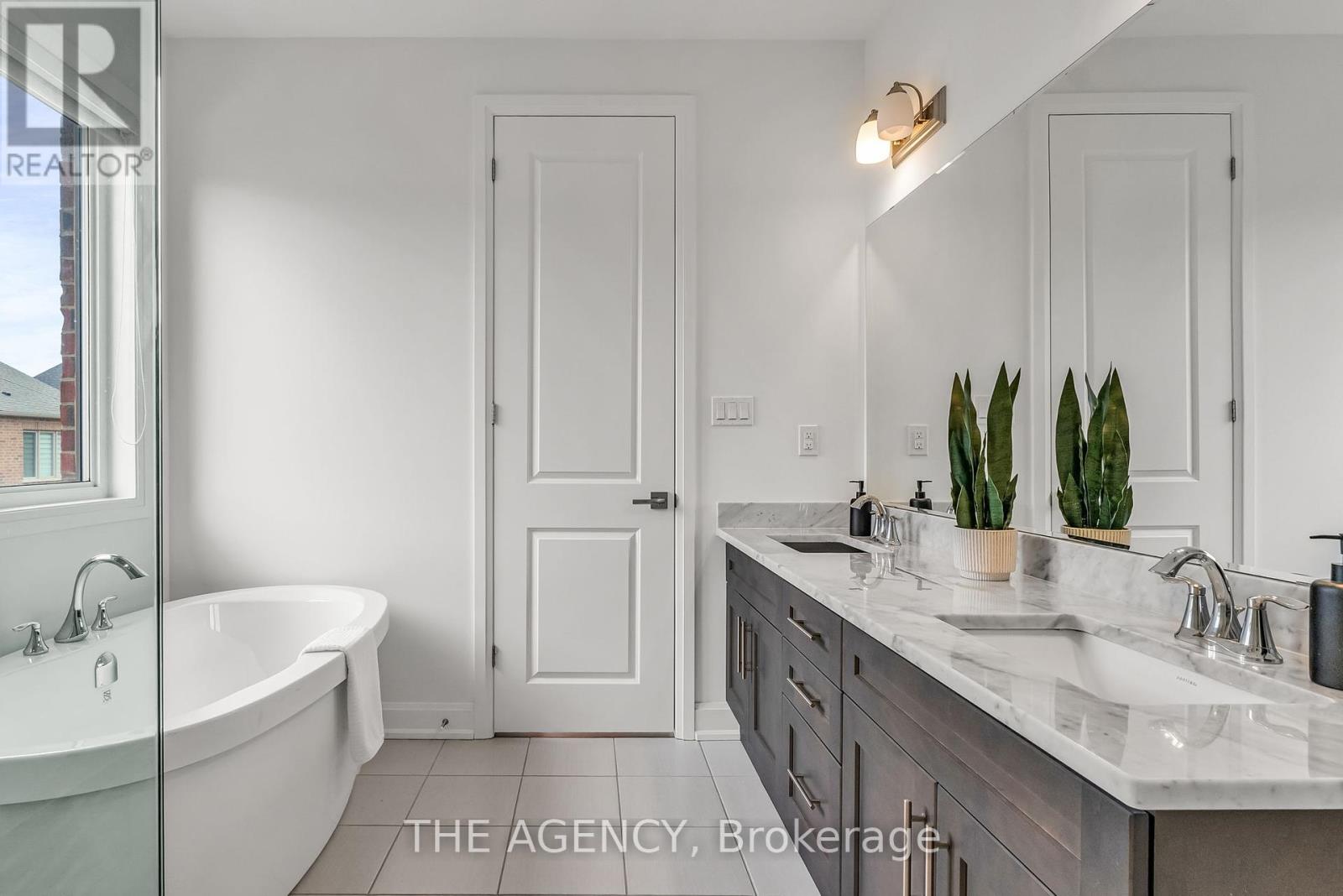 3045 William Cutmore Boulevard, Oakville, Ontario  L6H 3S2 - Photo 17 - W12306982