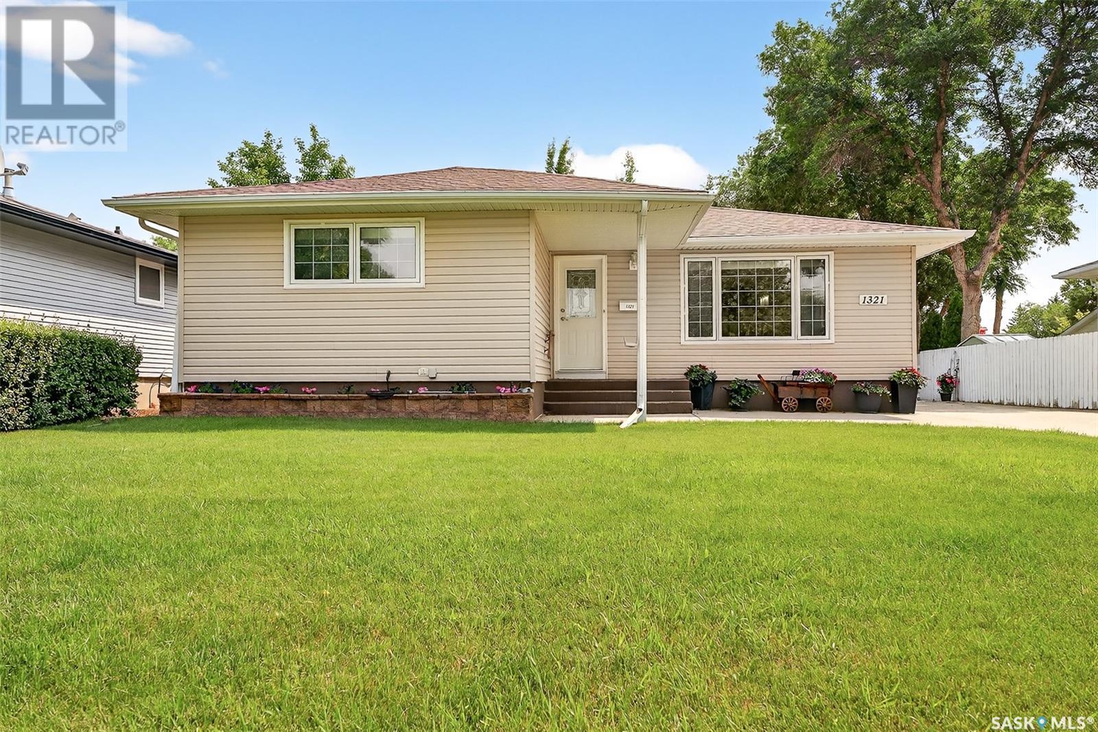Property at 1321 Queen CRESCENT image 2