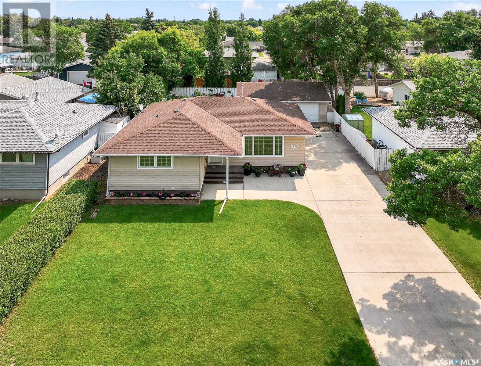 Property at 1321 Queen CRESCENT image 3