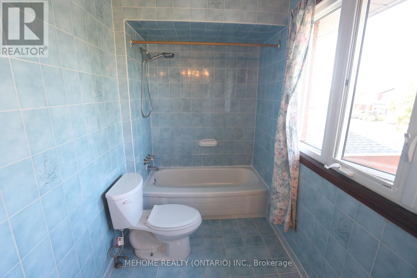 70 Governor Crescent, Vaughan (East Woodbridge), Ontario  L4L 5G7 - Photo 24 - N12306461