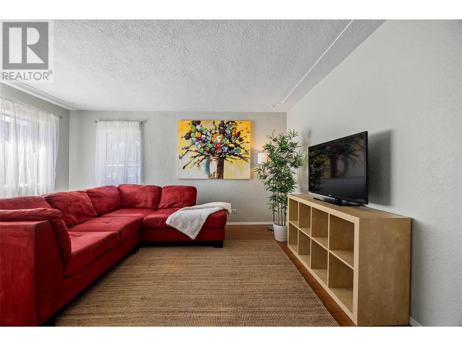 Property at 269 Beach Avenue image 4