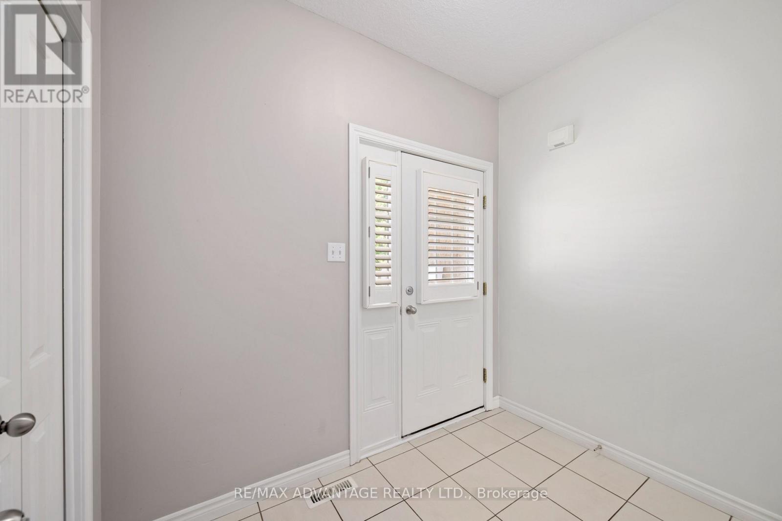 10 - 960 Bitterbush Crescent, London North, Ontario  N6H 0G1 - Photo 4 - X12307197