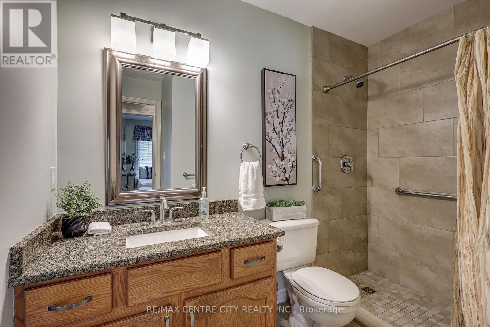 92 Glendale Drive, Tillsonburg, Ontario  N4G 5R2 - Photo 12 - X12307222