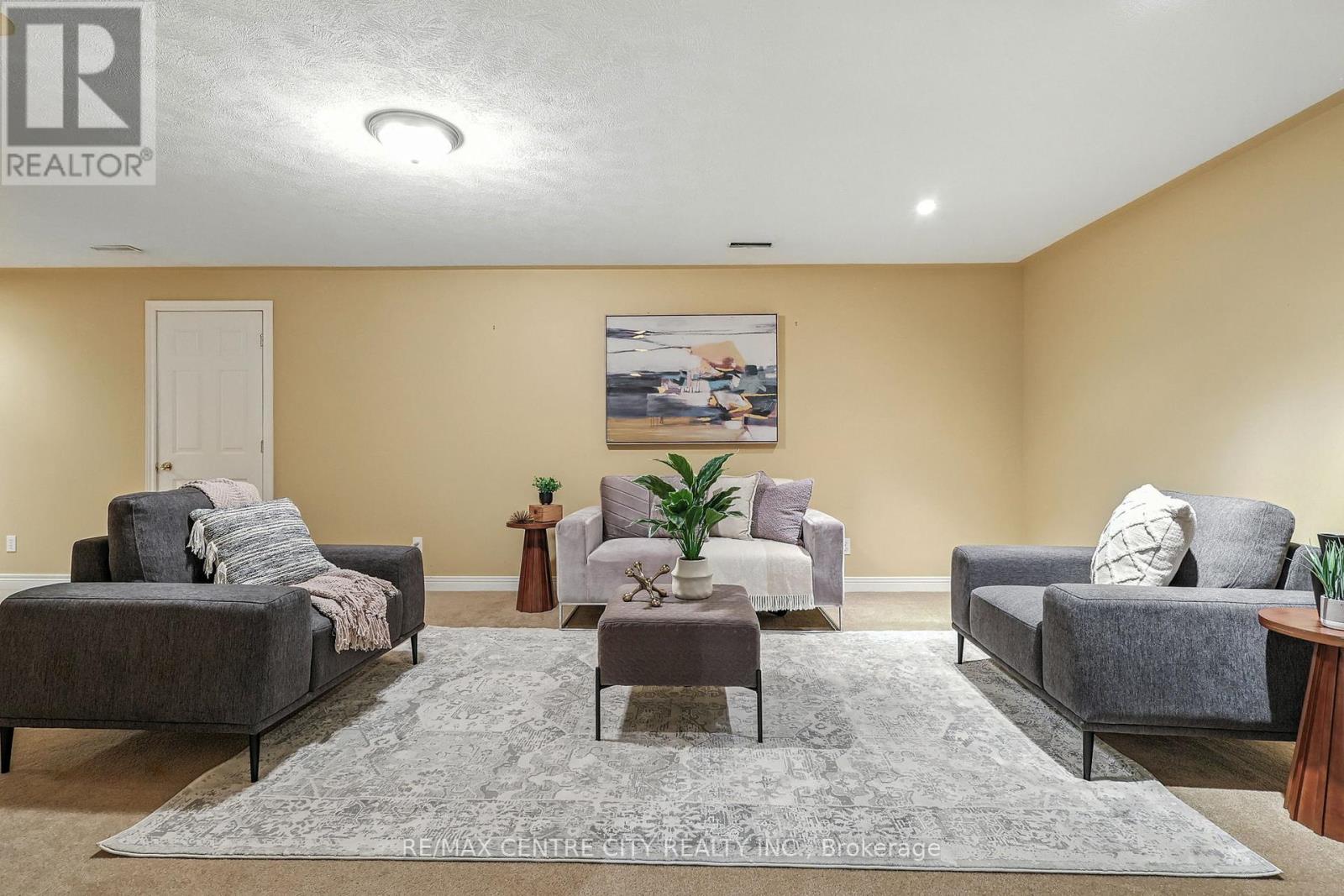 92 Glendale Drive, Tillsonburg, Ontario  N4G 5R2 - Photo 16 - X12307222