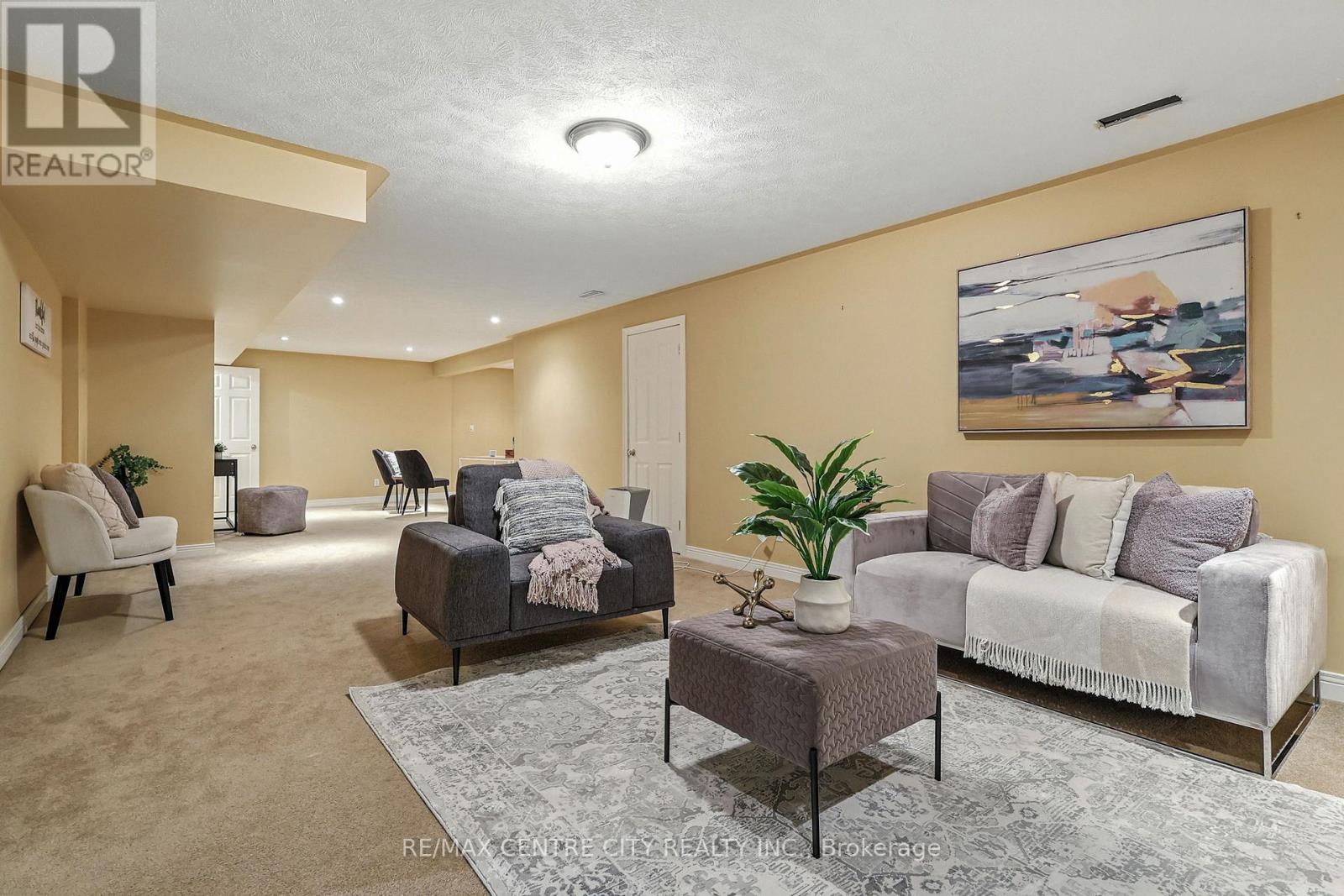 92 Glendale Drive, Tillsonburg, Ontario  N4G 5R2 - Photo 17 - X12307222