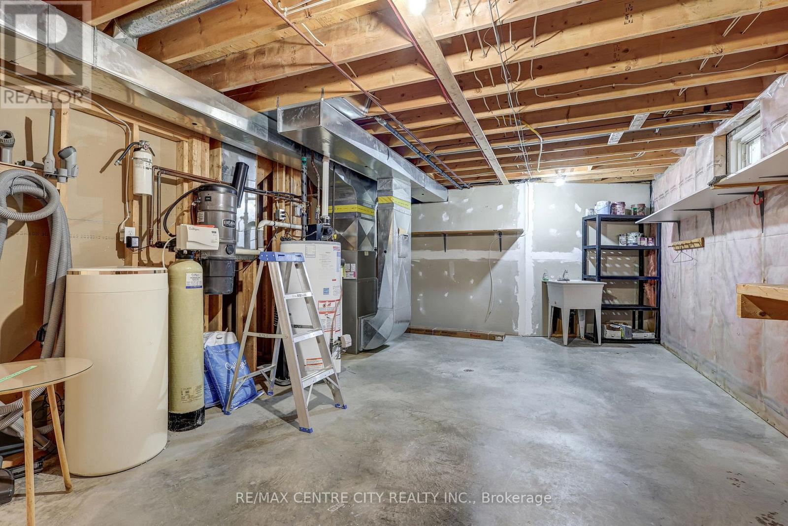 92 Glendale Drive, Tillsonburg, Ontario  N4G 5R2 - Photo 22 - X12307222