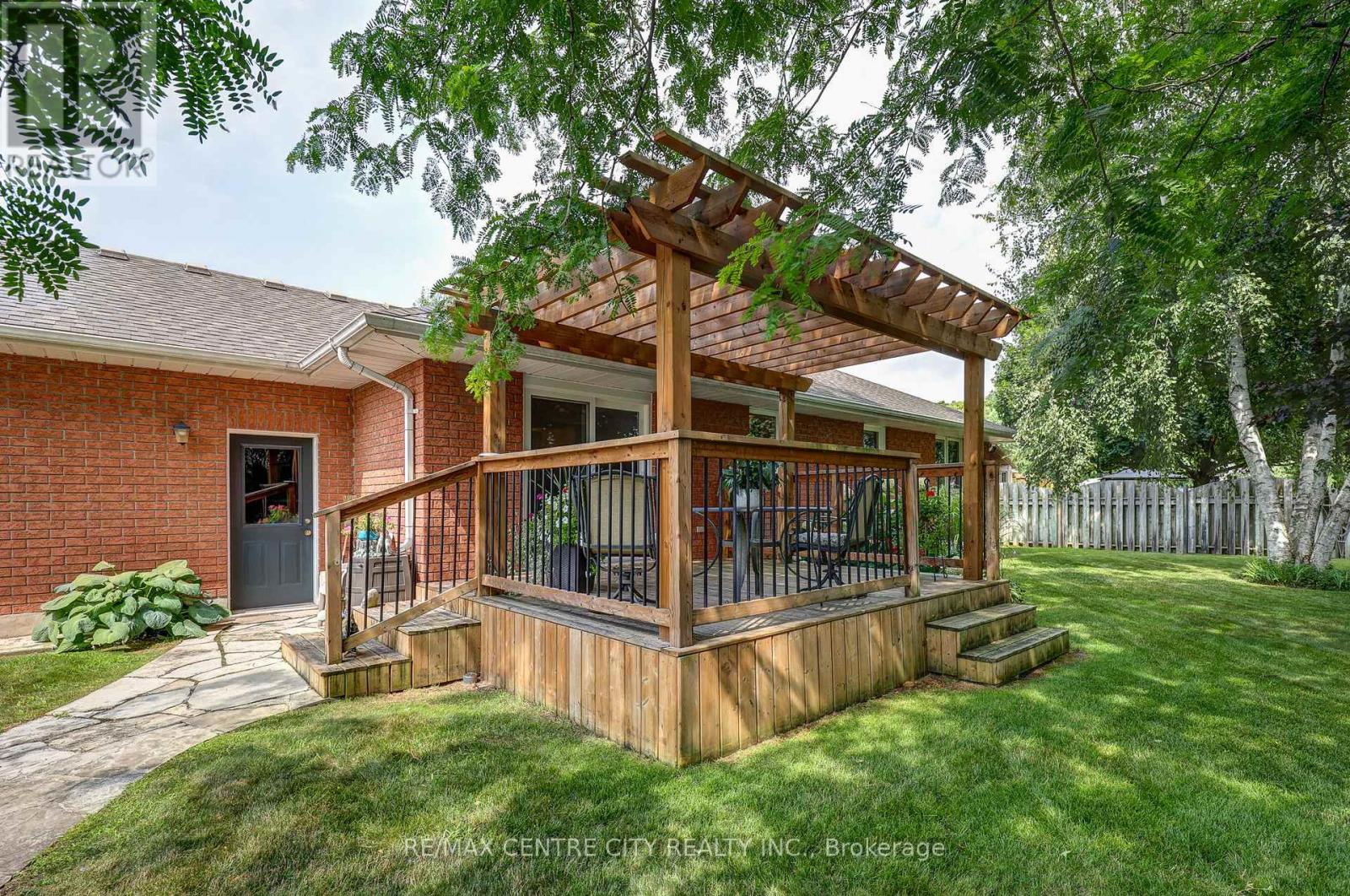 92 Glendale Drive, Tillsonburg, Ontario  N4G 5R2 - Photo 29 - X12307222