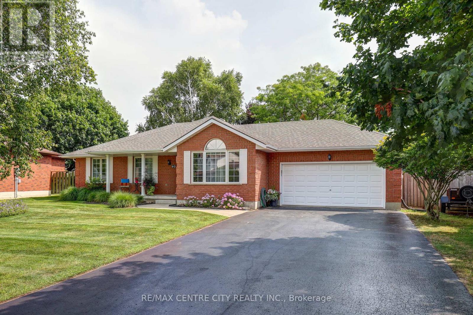 92 Glendale Drive, Tillsonburg, Ontario  N4G 5R2 - Photo 32 - X12307222