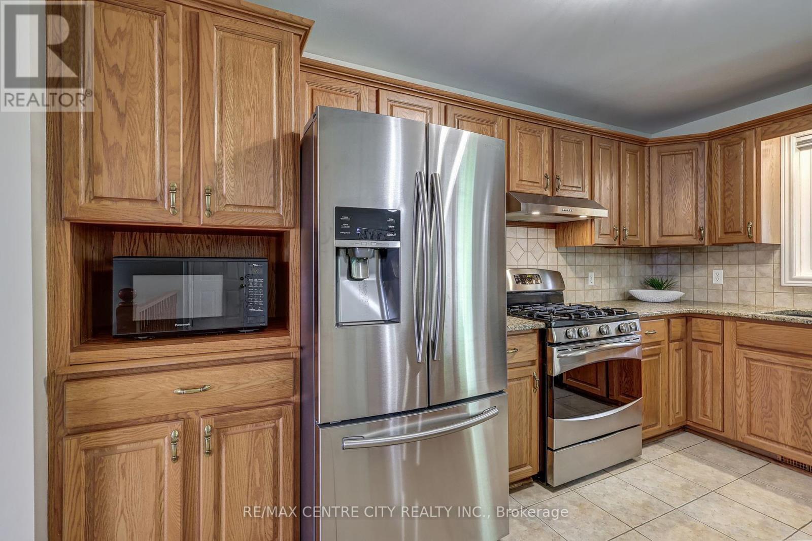 92 Glendale Drive, Tillsonburg, Ontario  N4G 5R2 - Photo 5 - X12307222