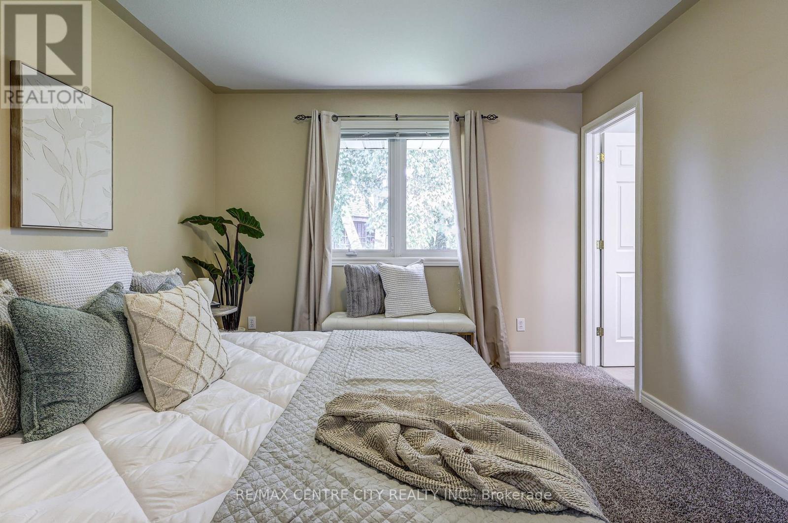 92 Glendale Drive, Tillsonburg, Ontario  N4G 5R2 - Photo 9 - X12307222