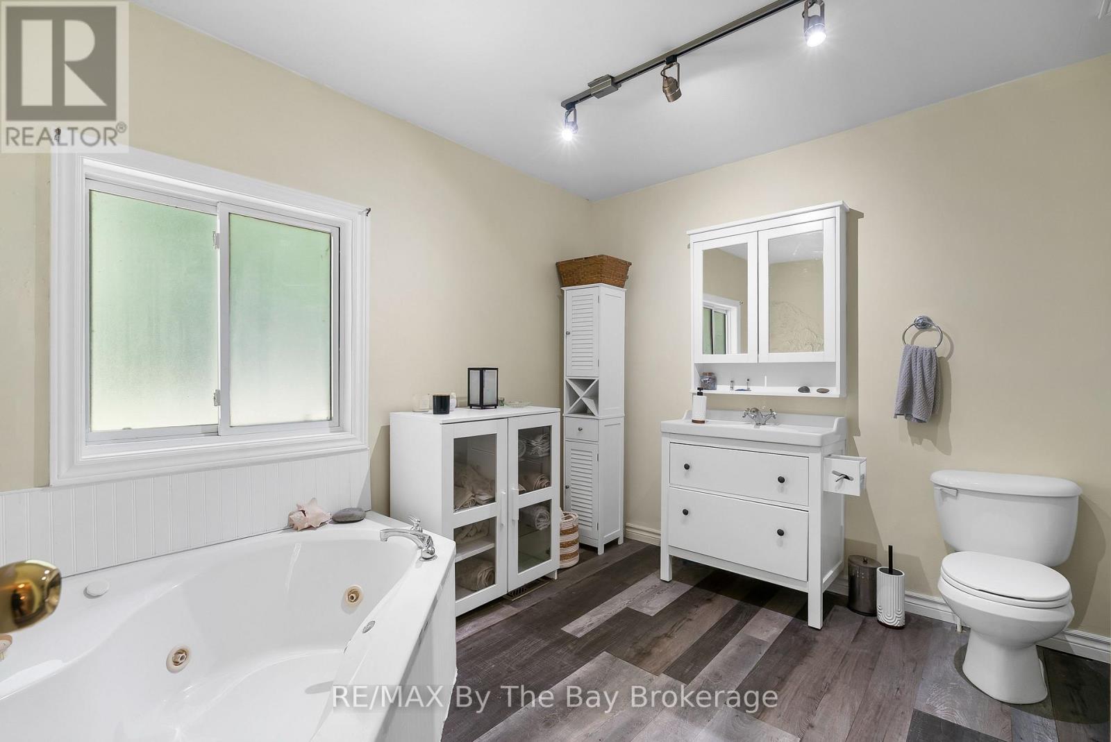 11 39th Street S, Wasaga Beach, Ontario  L9Z 1S2 - Photo 11 - S12307079