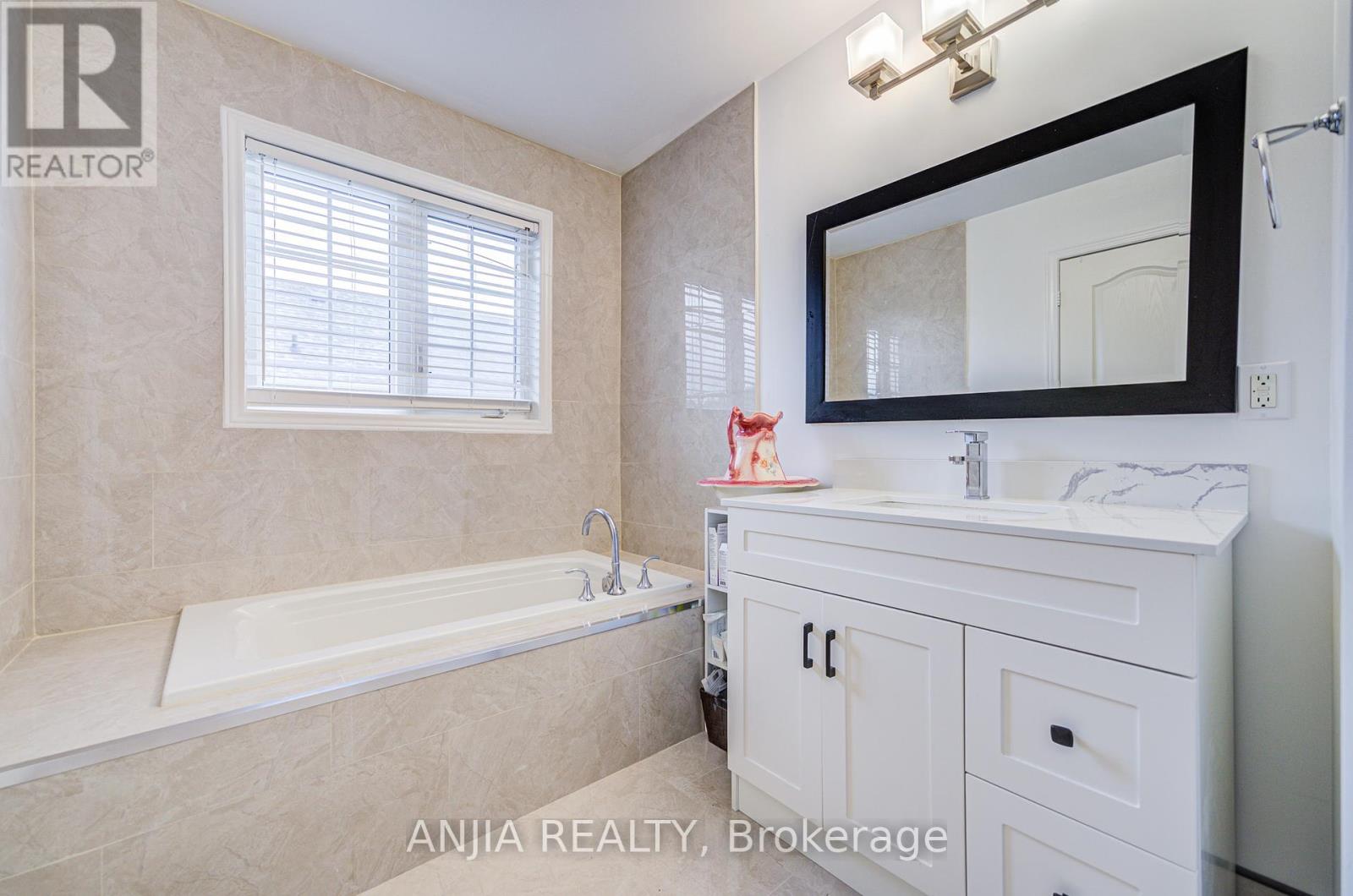 10 Ida Jane Grove, Whitchurch-Stouffville, Ontario  L4A 0S3 - Photo 31 - N12307009