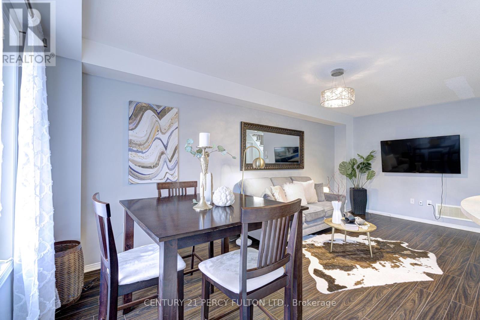 102 Russel Drive, Bradford West Gwillimbury, Ontario  L3Z 0M7 - Photo 13 - N12307065