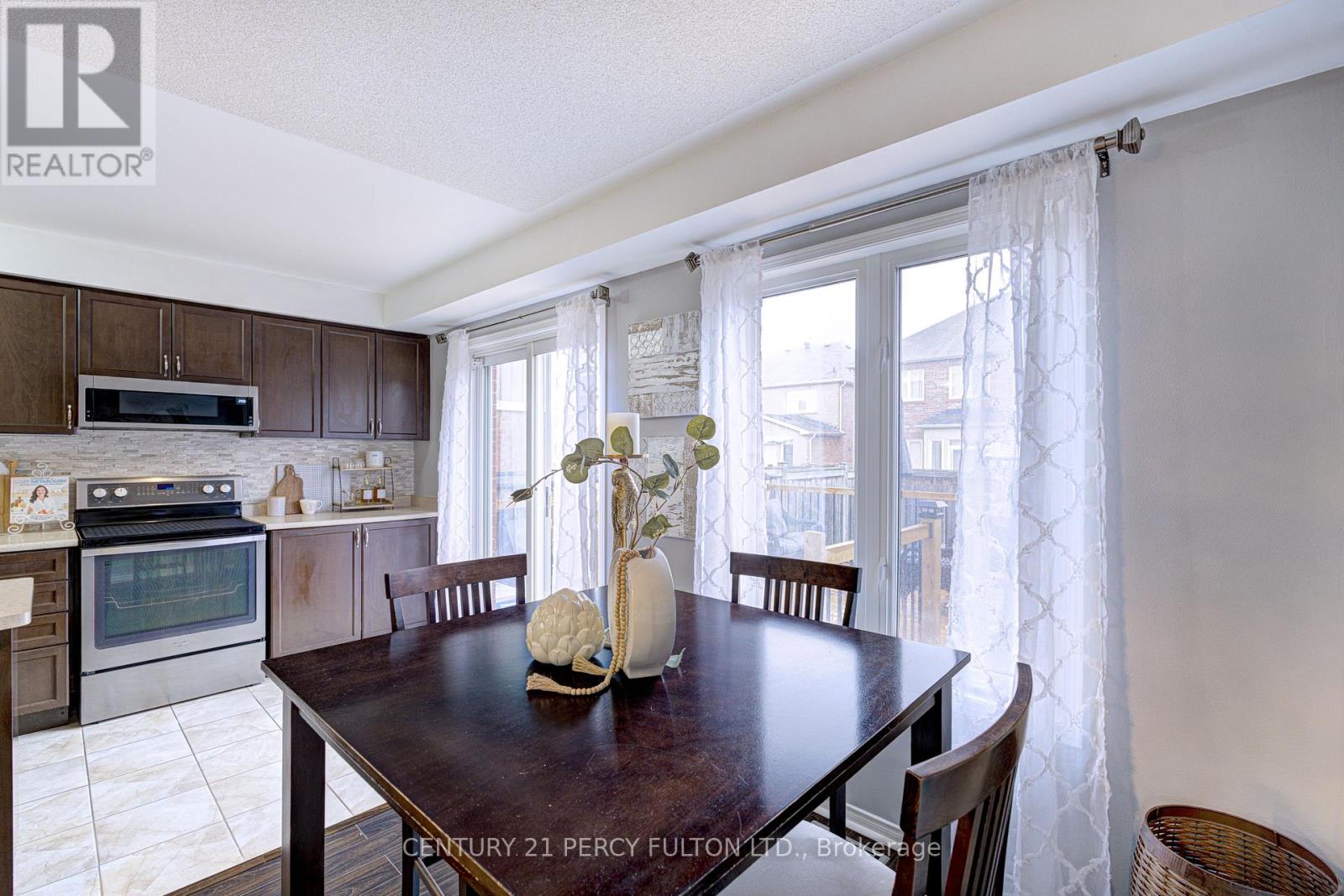 102 Russel Drive, Bradford West Gwillimbury, Ontario  L3Z 0M7 - Photo 14 - N12307065