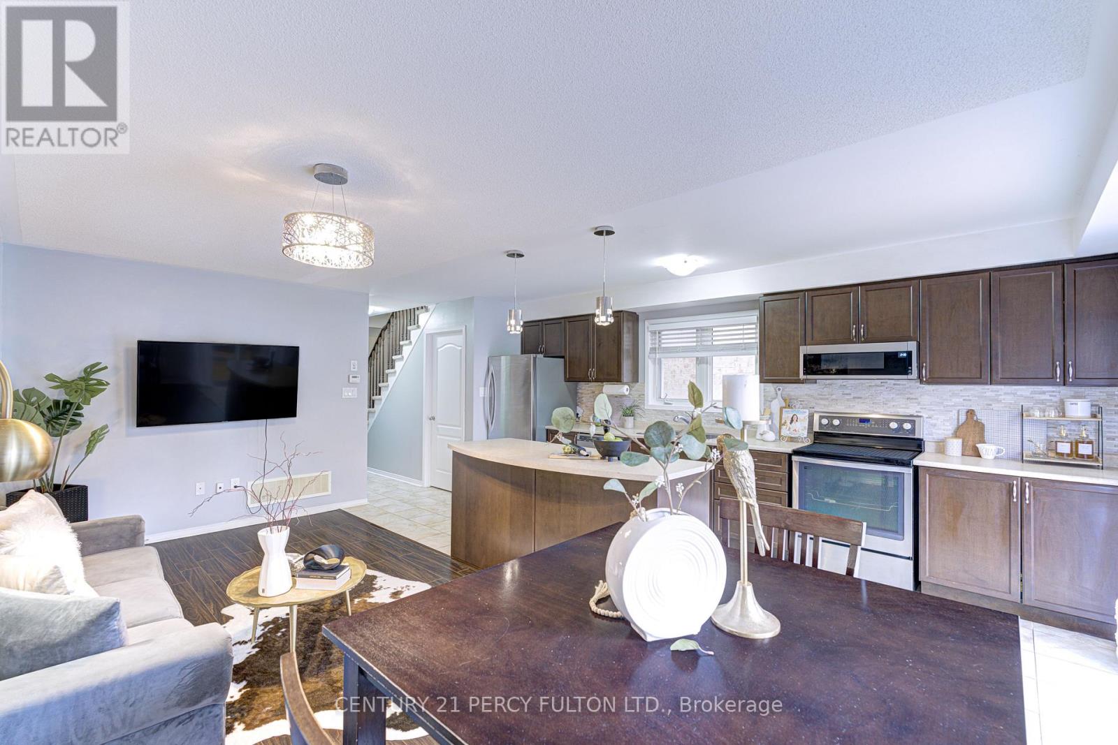 102 Russel Drive, Bradford West Gwillimbury, Ontario  L3Z 0M7 - Photo 15 - N12307065