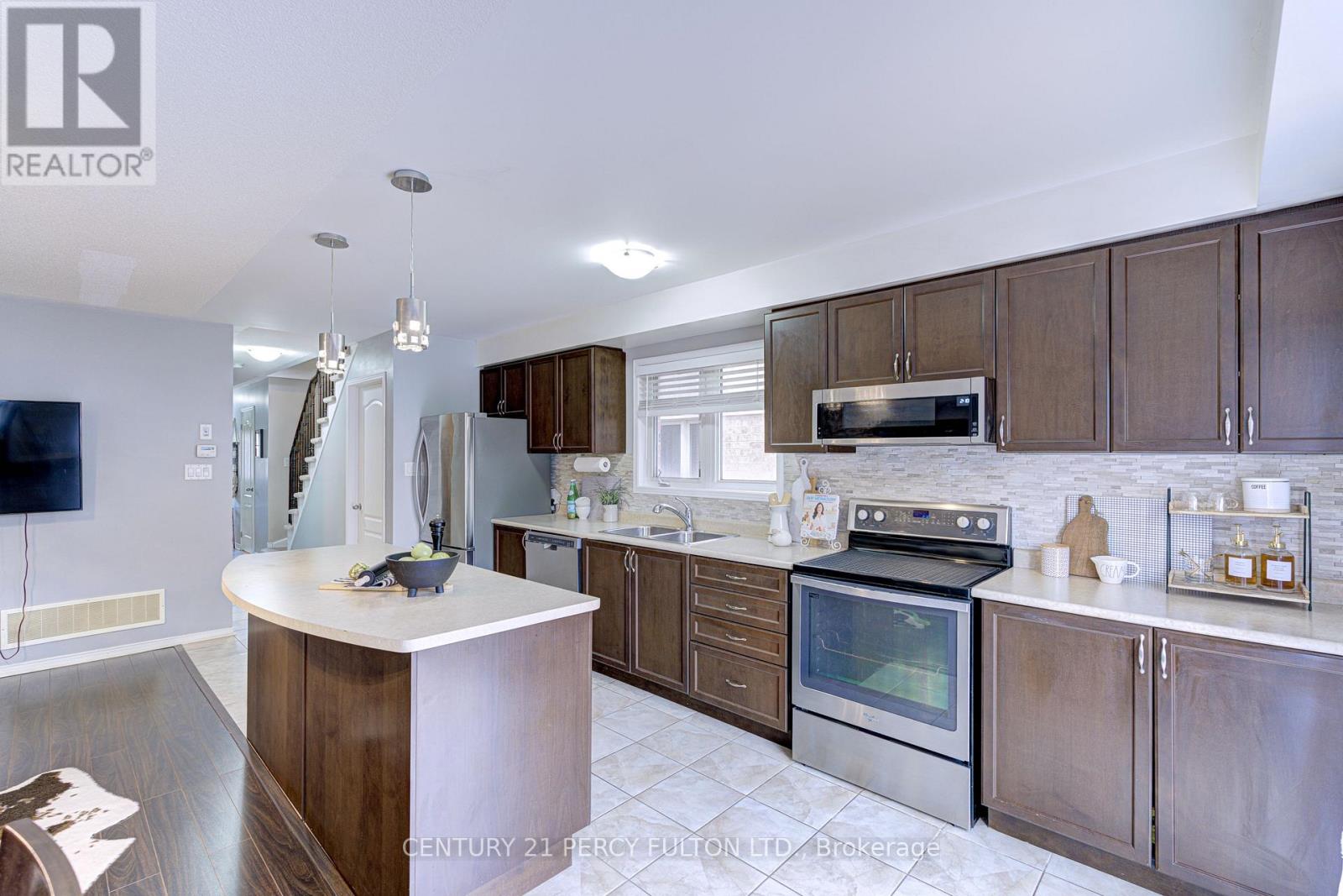 102 Russel Drive, Bradford West Gwillimbury, Ontario  L3Z 0M7 - Photo 16 - N12307065