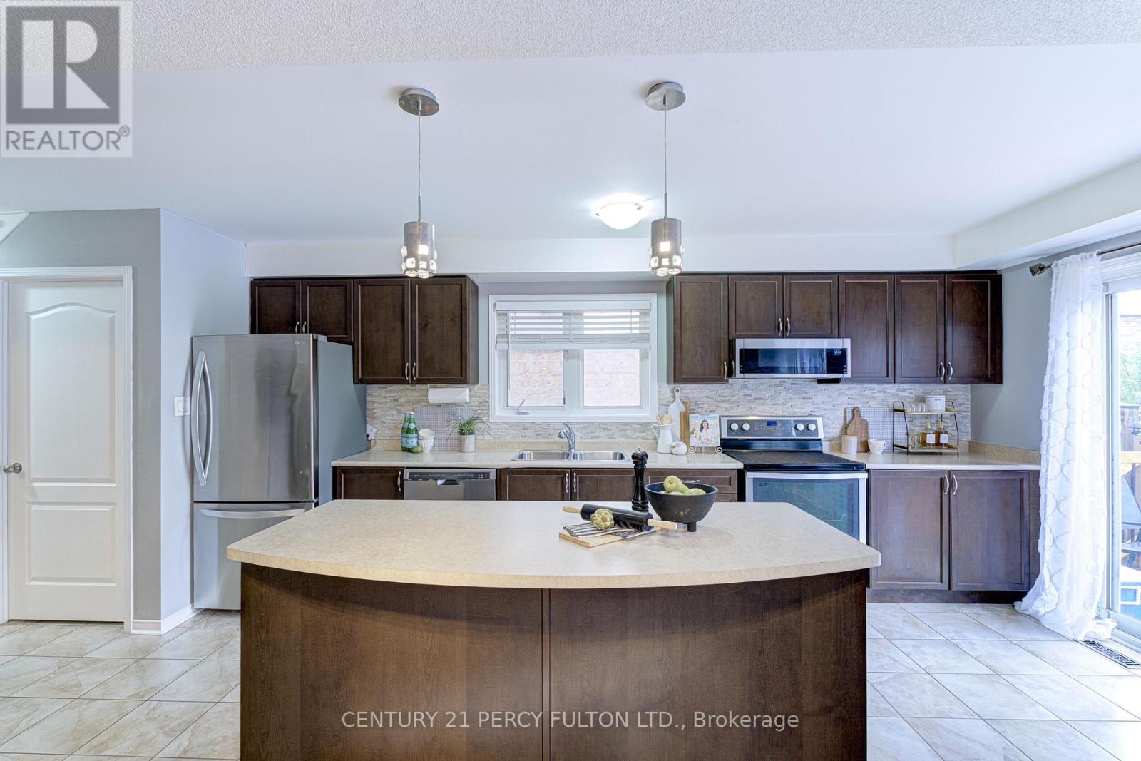 102 Russel Drive, Bradford West Gwillimbury, Ontario  L3Z 0M7 - Photo 17 - N12307065