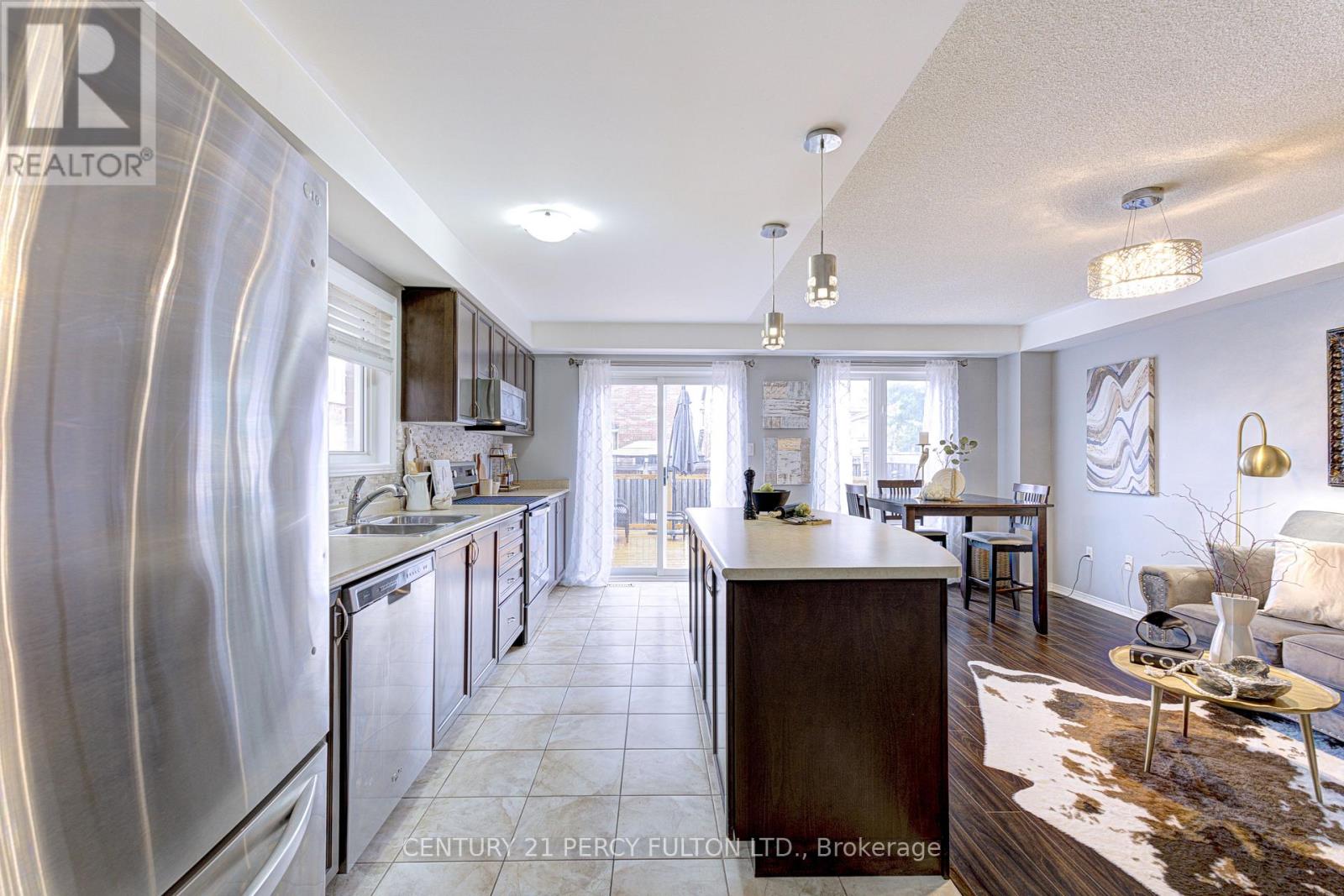 102 Russel Drive, Bradford West Gwillimbury, Ontario  L3Z 0M7 - Photo 18 - N12307065