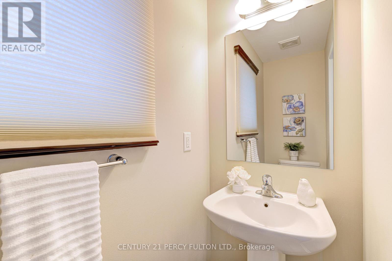 102 Russel Drive, Bradford West Gwillimbury, Ontario  L3Z 0M7 - Photo 20 - N12307065