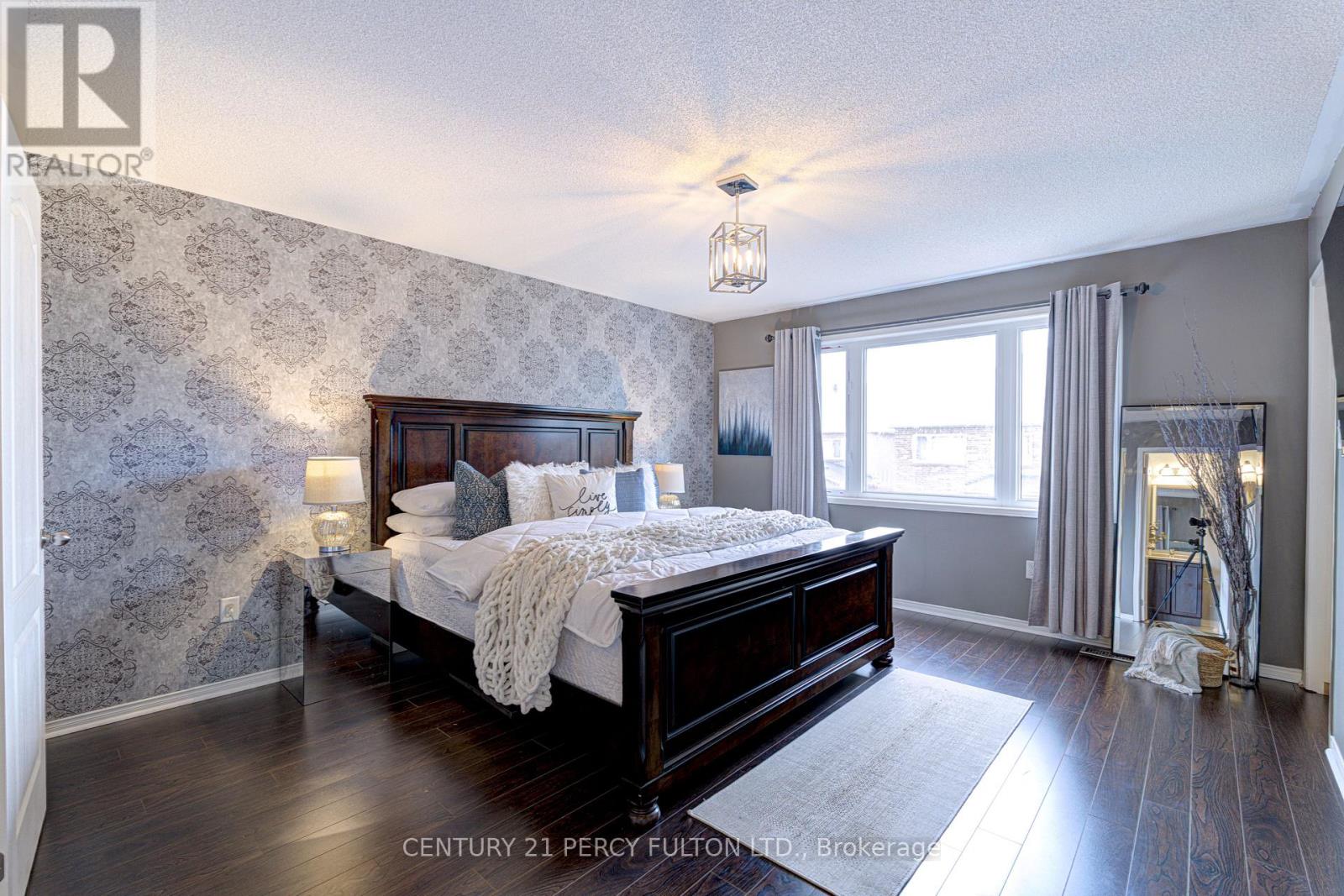 102 Russel Drive, Bradford West Gwillimbury, Ontario  L3Z 0M7 - Photo 21 - N12307065