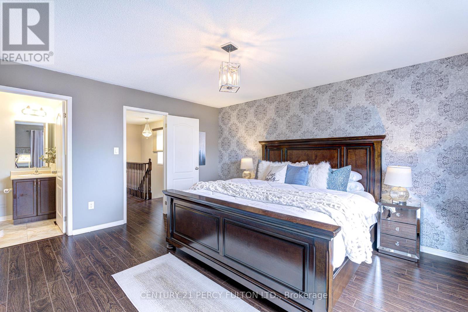 102 Russel Drive, Bradford West Gwillimbury, Ontario  L3Z 0M7 - Photo 22 - N12307065