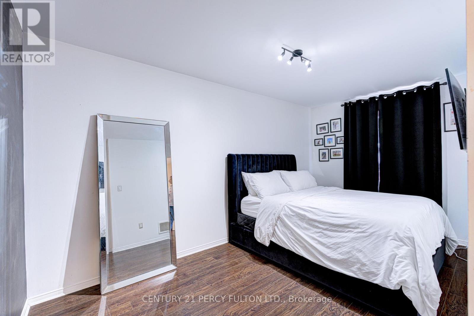 102 Russel Drive, Bradford West Gwillimbury, Ontario  L3Z 0M7 - Photo 28 - N12307065