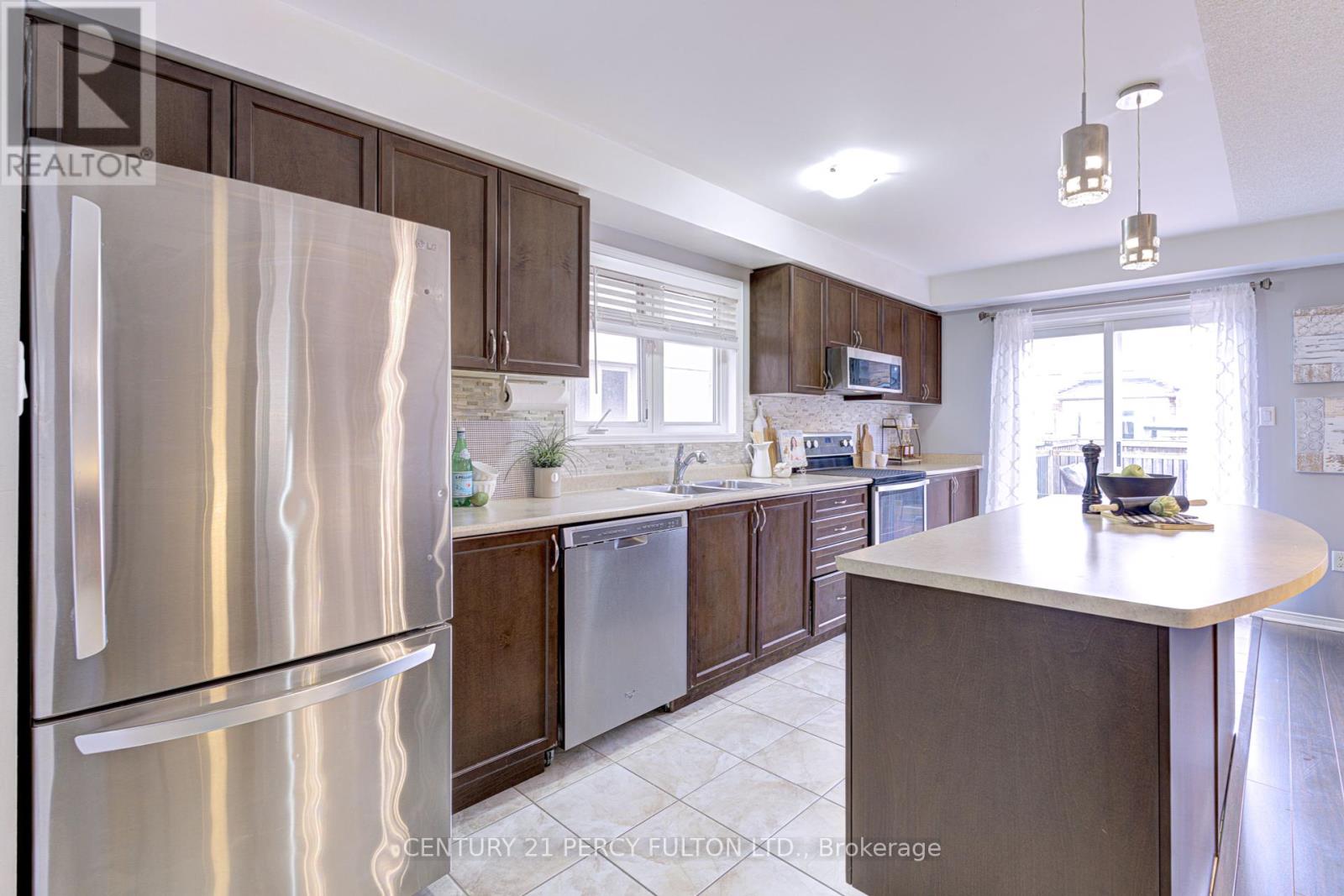 102 Russel Drive, Bradford West Gwillimbury, Ontario  L3Z 0M7 - Photo 6 - N12307065