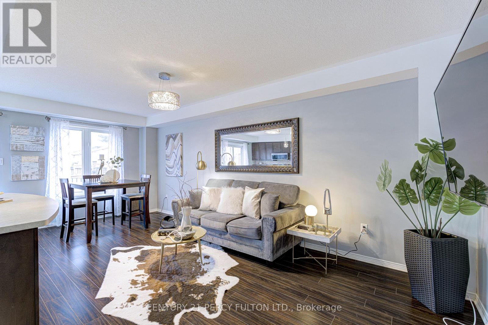 102 Russel Drive, Bradford West Gwillimbury, Ontario  L3Z 0M7 - Photo 7 - N12307065
