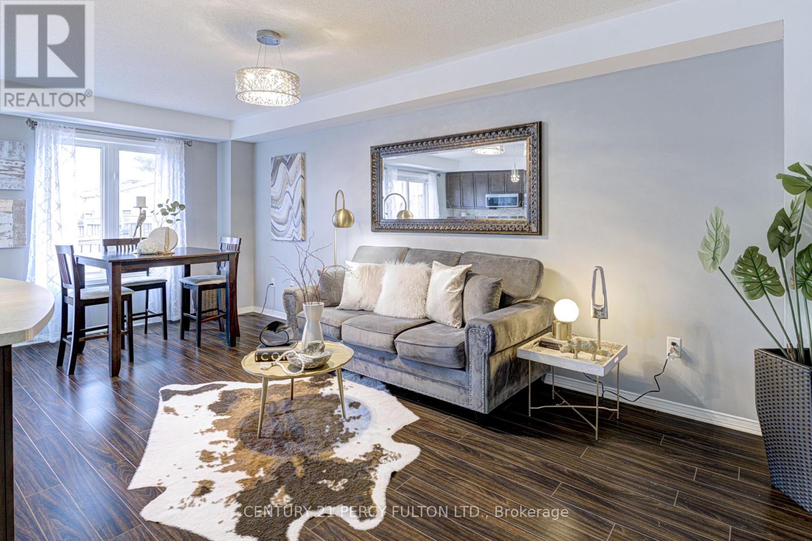 102 Russel Drive, Bradford West Gwillimbury, Ontario  L3Z 0M7 - Photo 8 - N12307065
