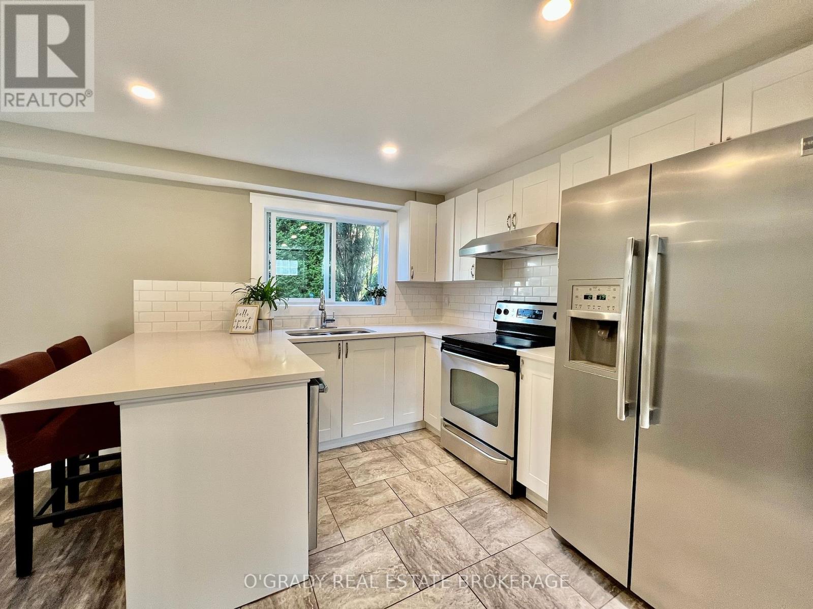 Property at 8 EDWARD LANE image 4