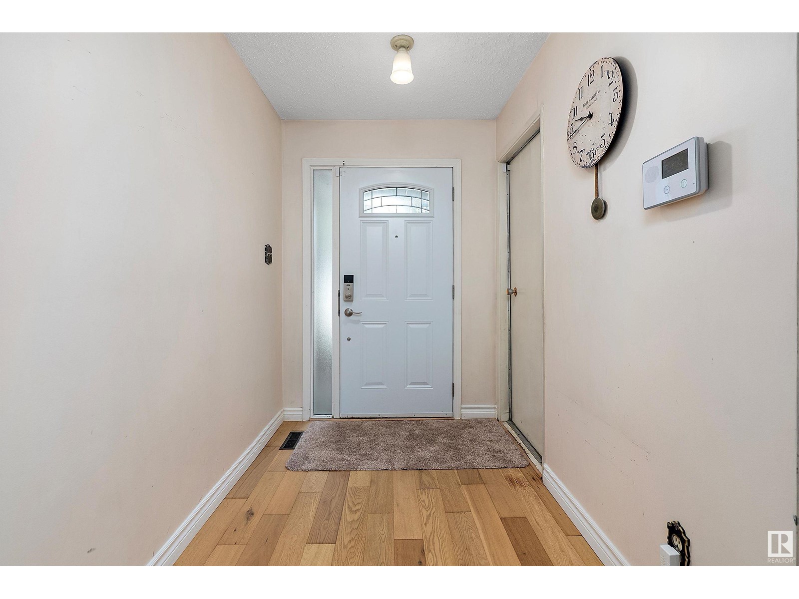 Property at 3018 108 ST NW image 4