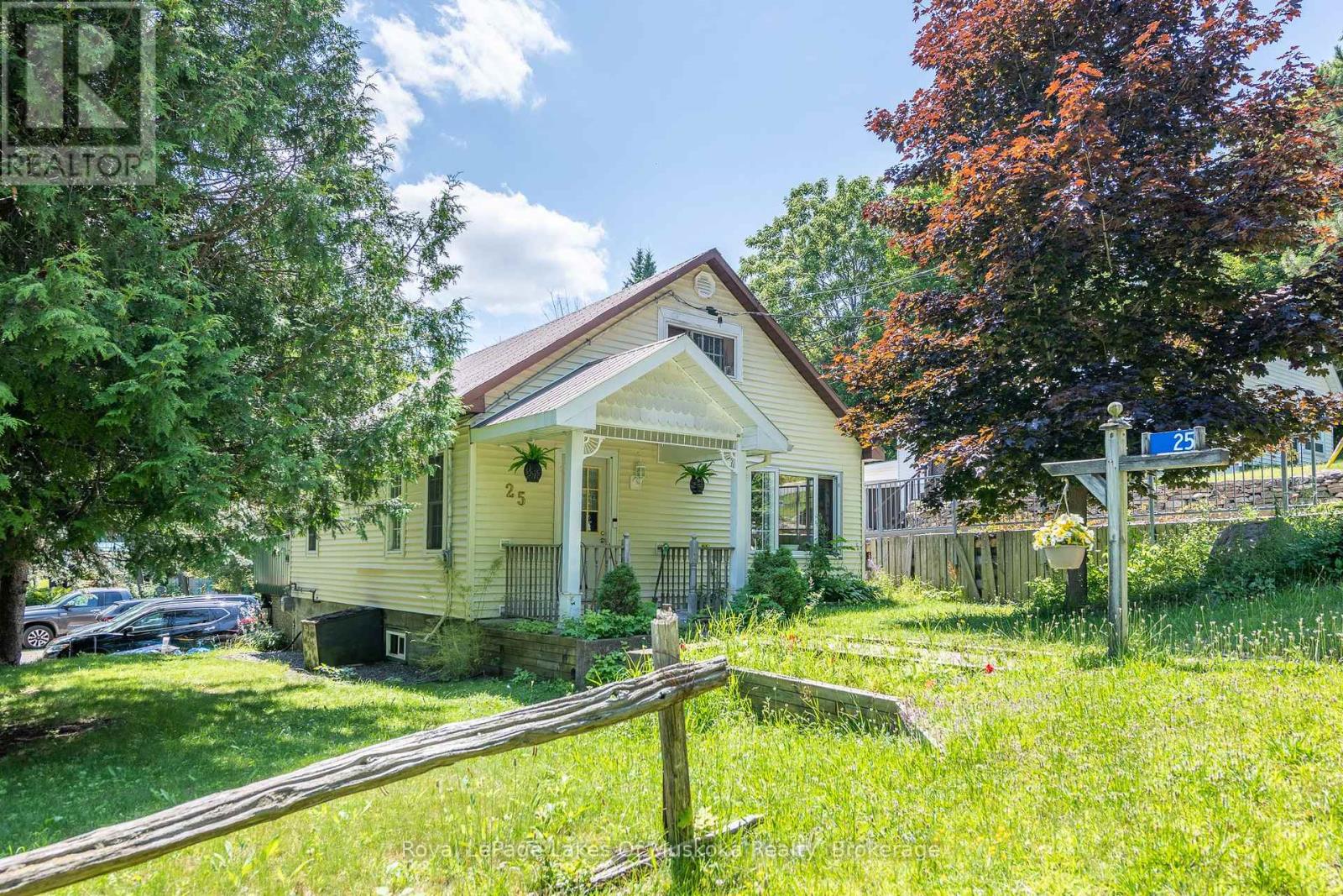 25 Florence Street W, Huntsville, Ontario  P1H 1V4 - Photo 2 - X12307127