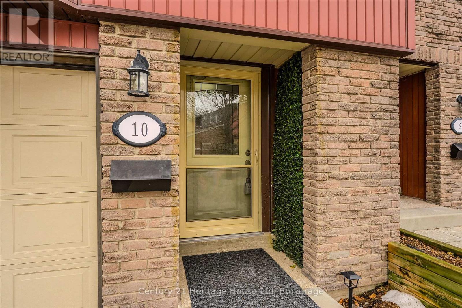 10 - 2 Worton Avenue, Guelph, Ontario  N1H 7C5 - Photo 2 - X12307150
