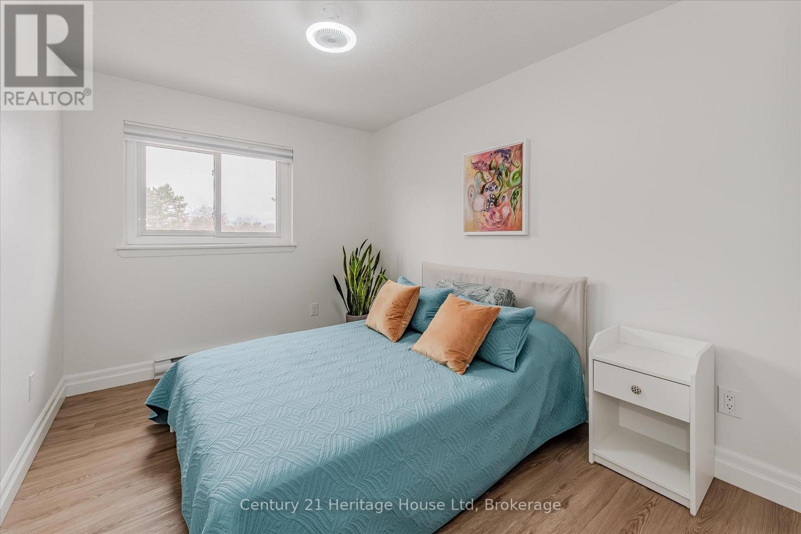10 - 2 Worton Avenue, Guelph, Ontario  N1H 7C5 - Photo 25 - X12307150